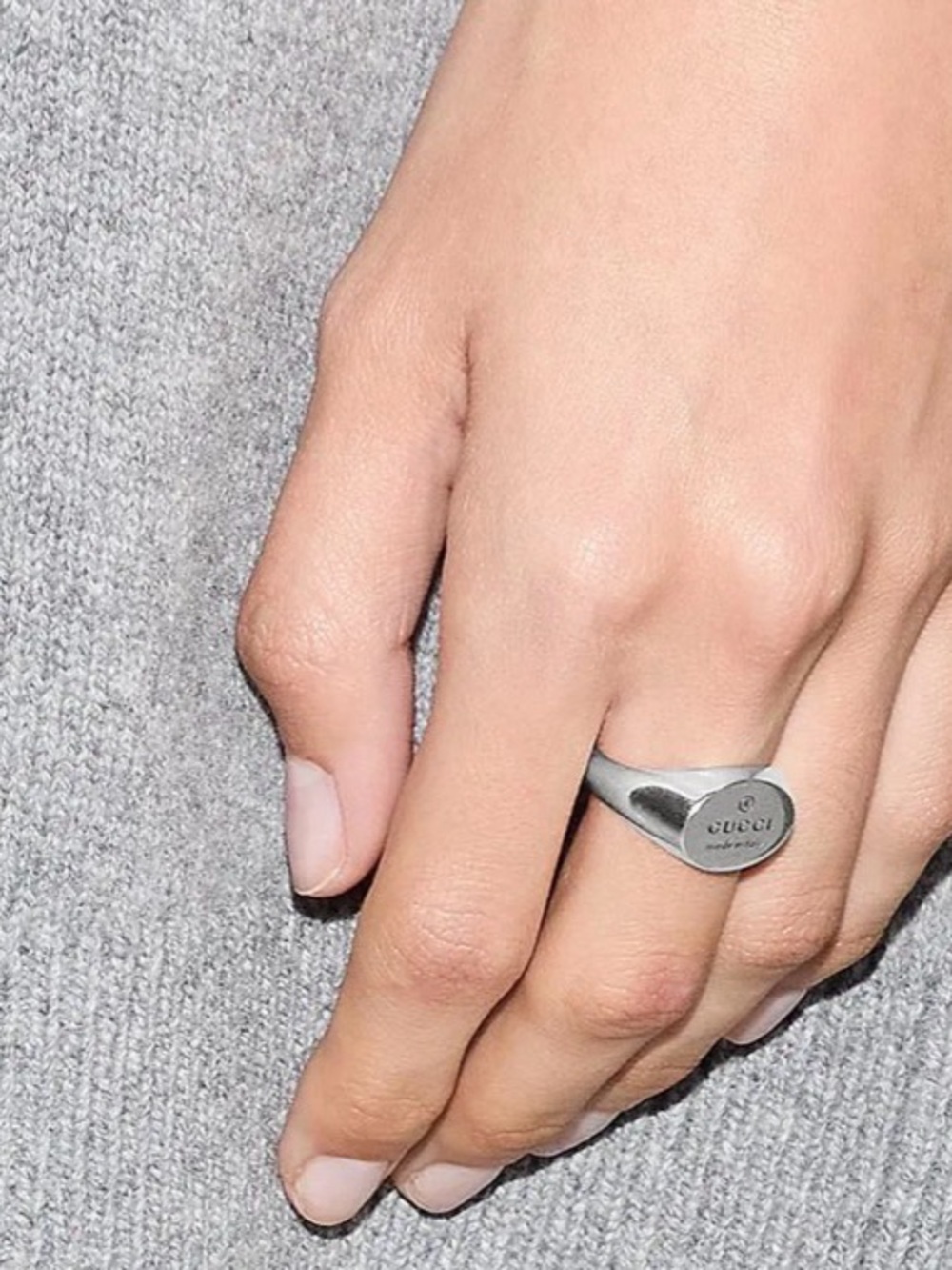 Gucci Trademark Sterling Silver Oval Signet Ringsize 10.5 - Picture 5 of 6